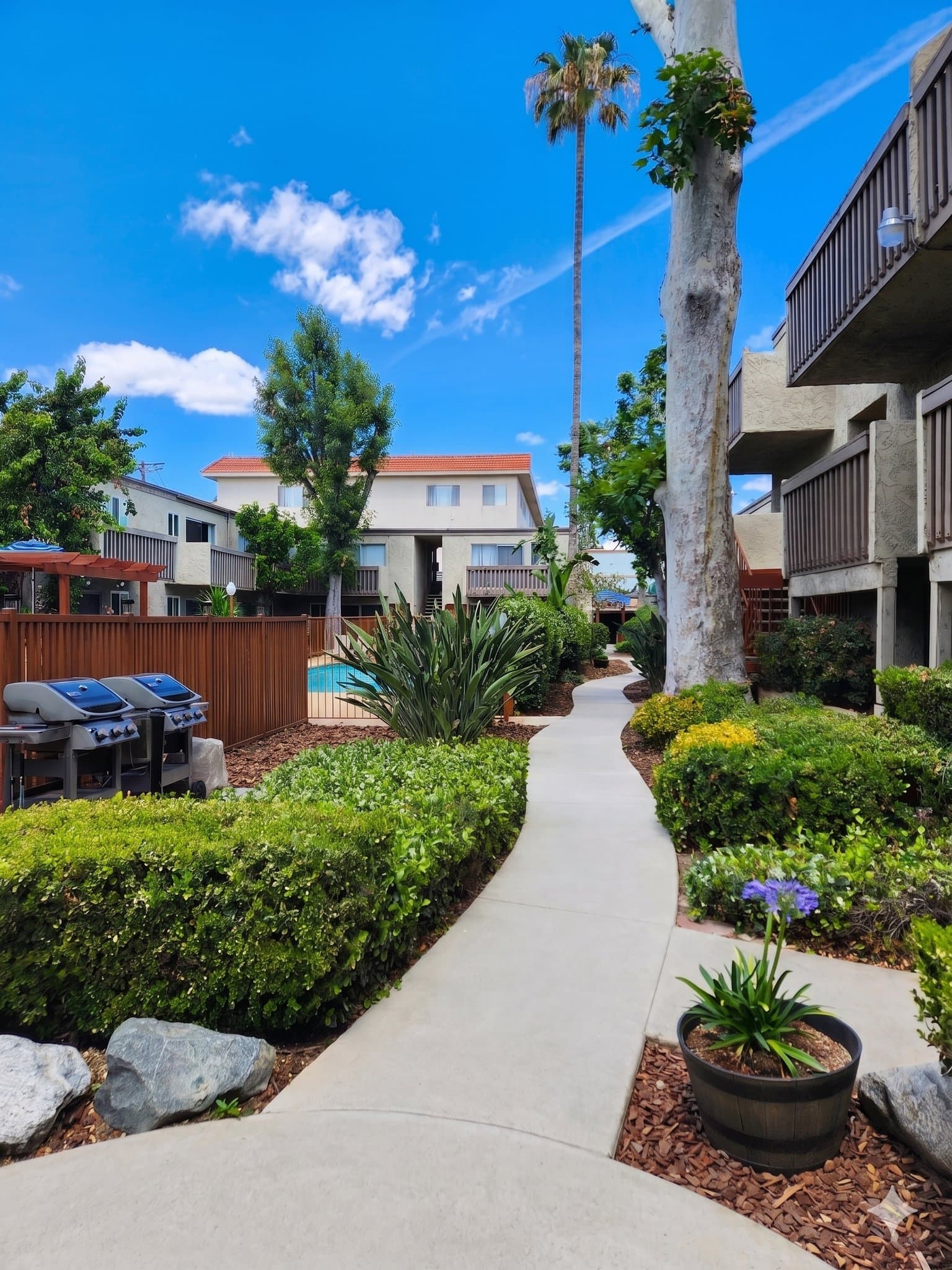 Canoga Park Apartment: 8726 Independence Ave.