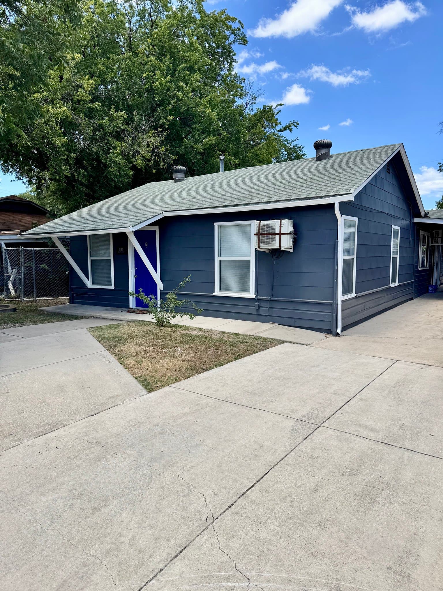 San Antonio Multiplex: 1027 King avenue