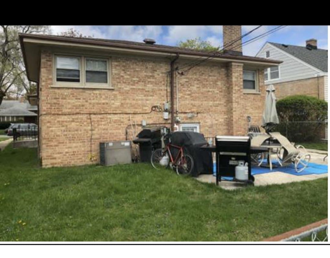 Skokie House: 7931 N Kenneth