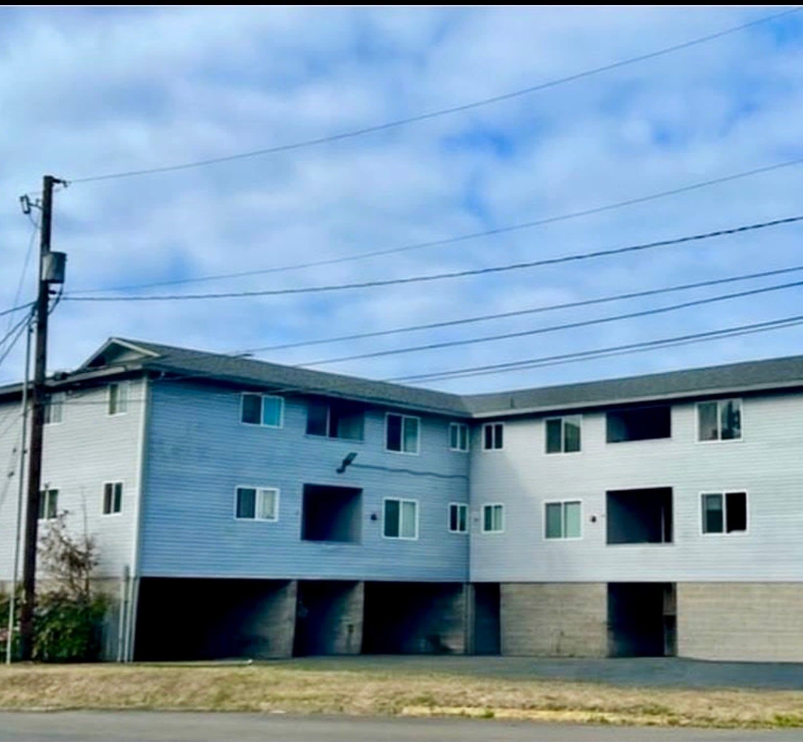 Newport Apartment: 166 NE 8th St