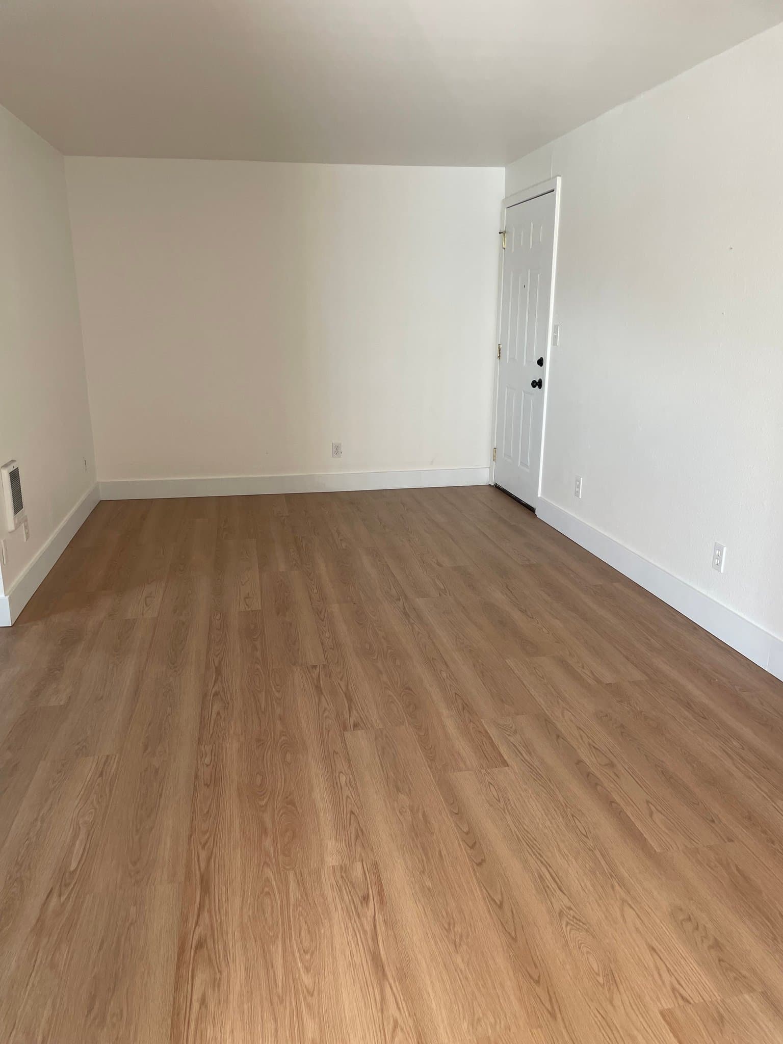 Newport Apartment: 166 NE 8th St