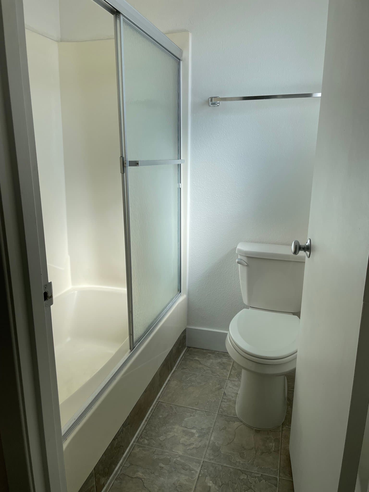 Newport Apartment: 166 NE 8th St
