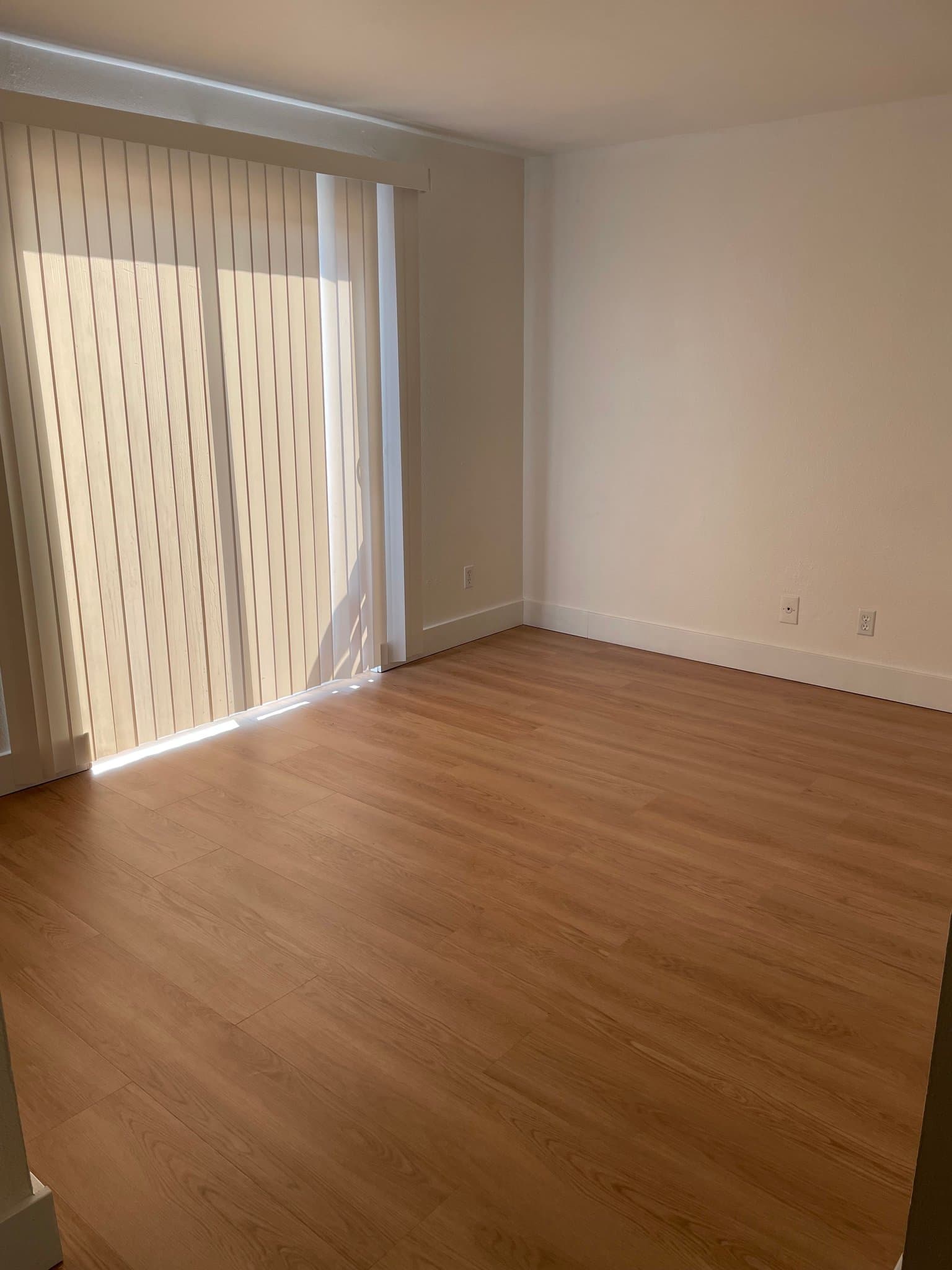 Newport Apartment: 166 NE 8th St