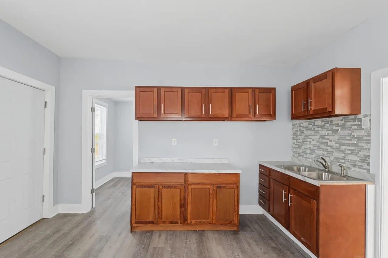 Milwaukee House: 917 S 9th St
