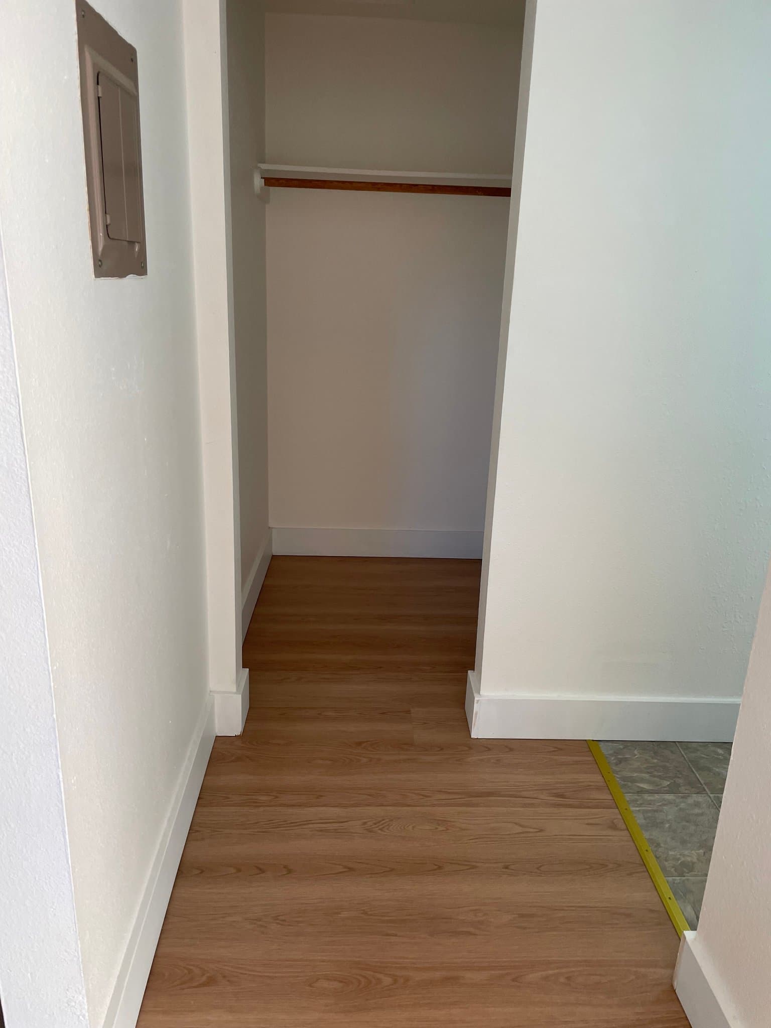 Newport Apartment: 166 NE 8th St