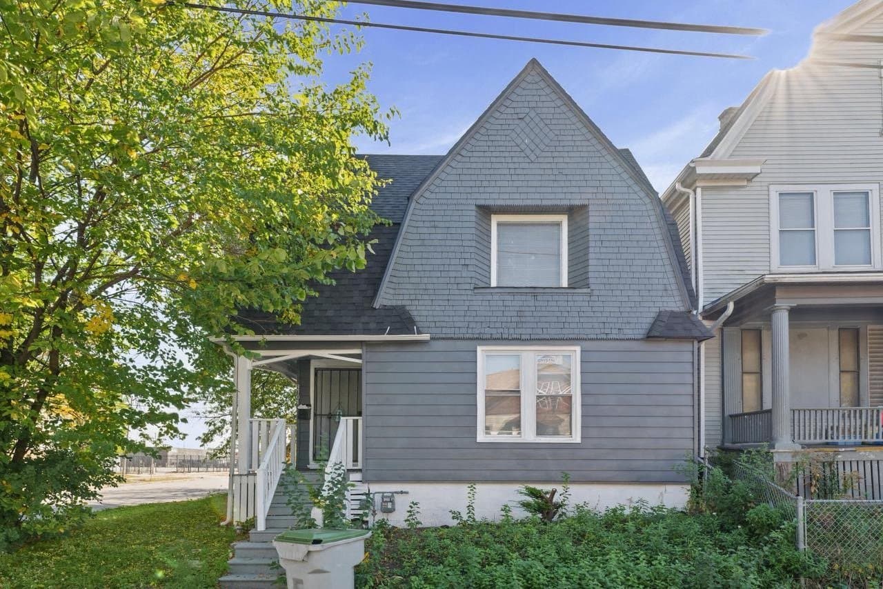 mlw House: 3701 W. Kilbourne