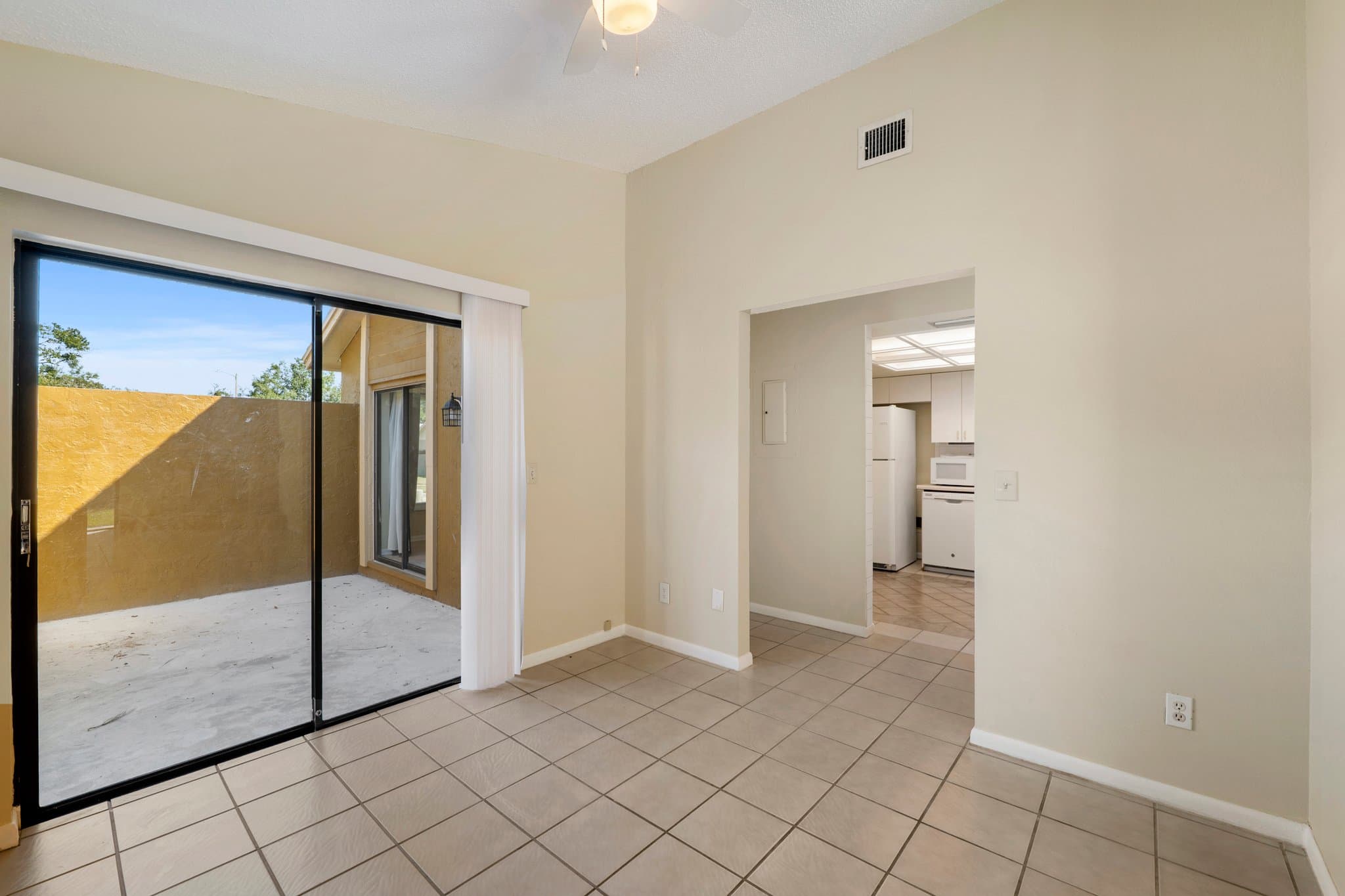 Tampa House: 1947 Gregory Dr