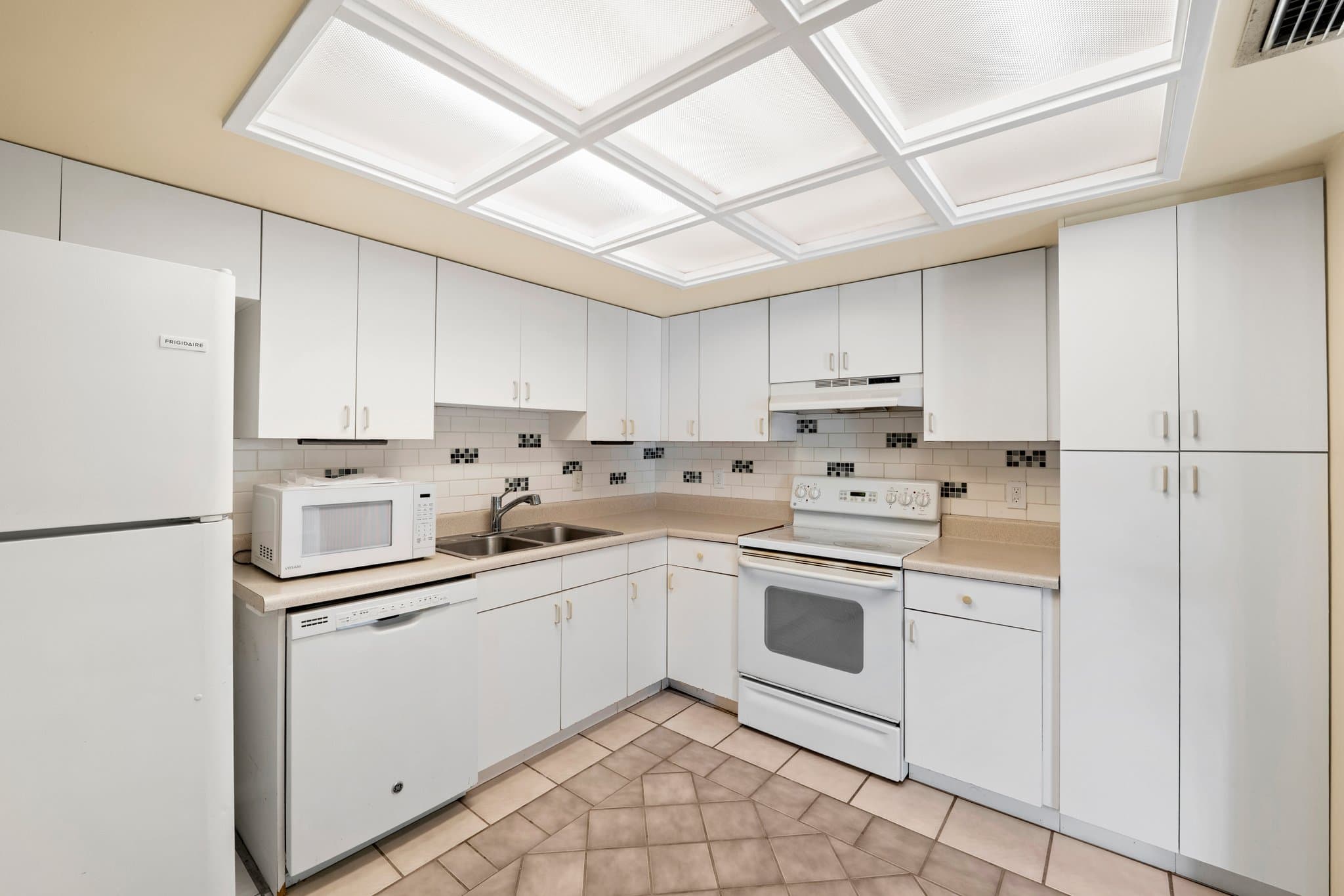 Tampa House: 1947 Gregory Dr