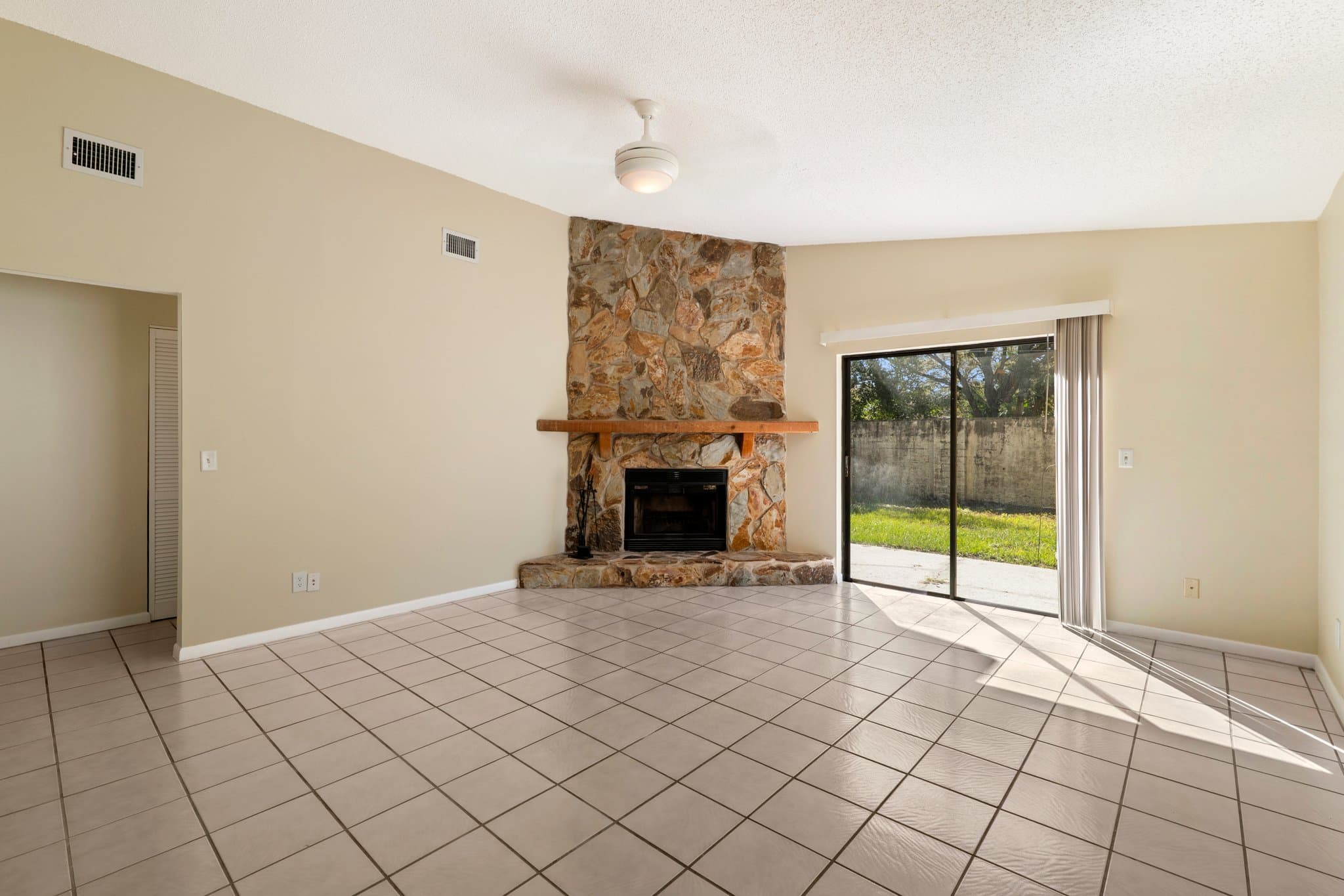 Tampa House: 1947 Gregory Dr