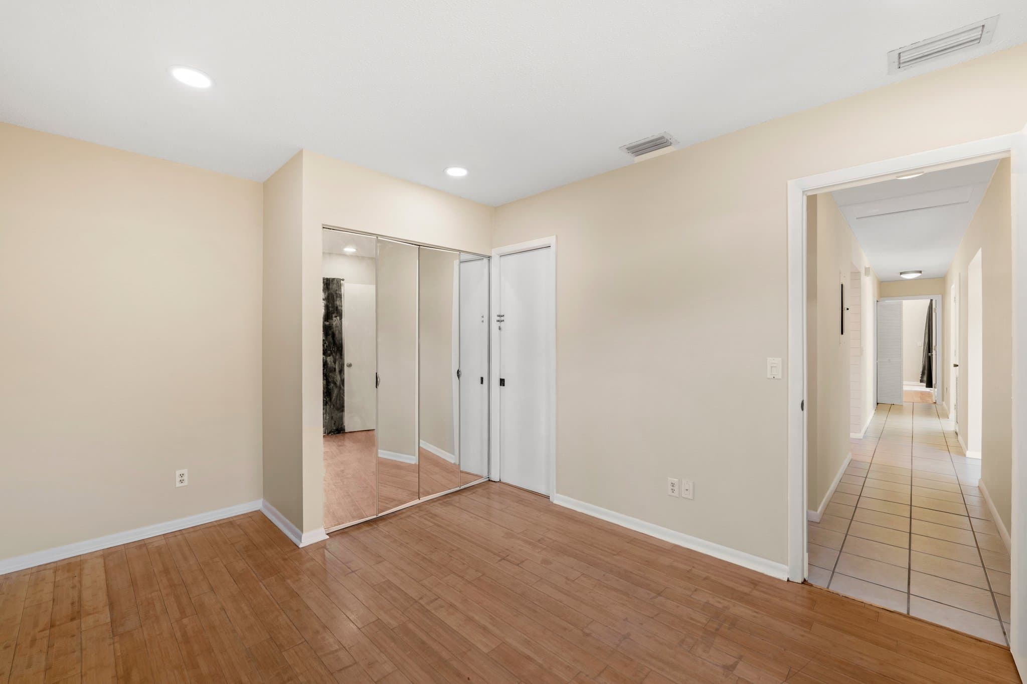 Tampa House: 1947 Gregory Dr