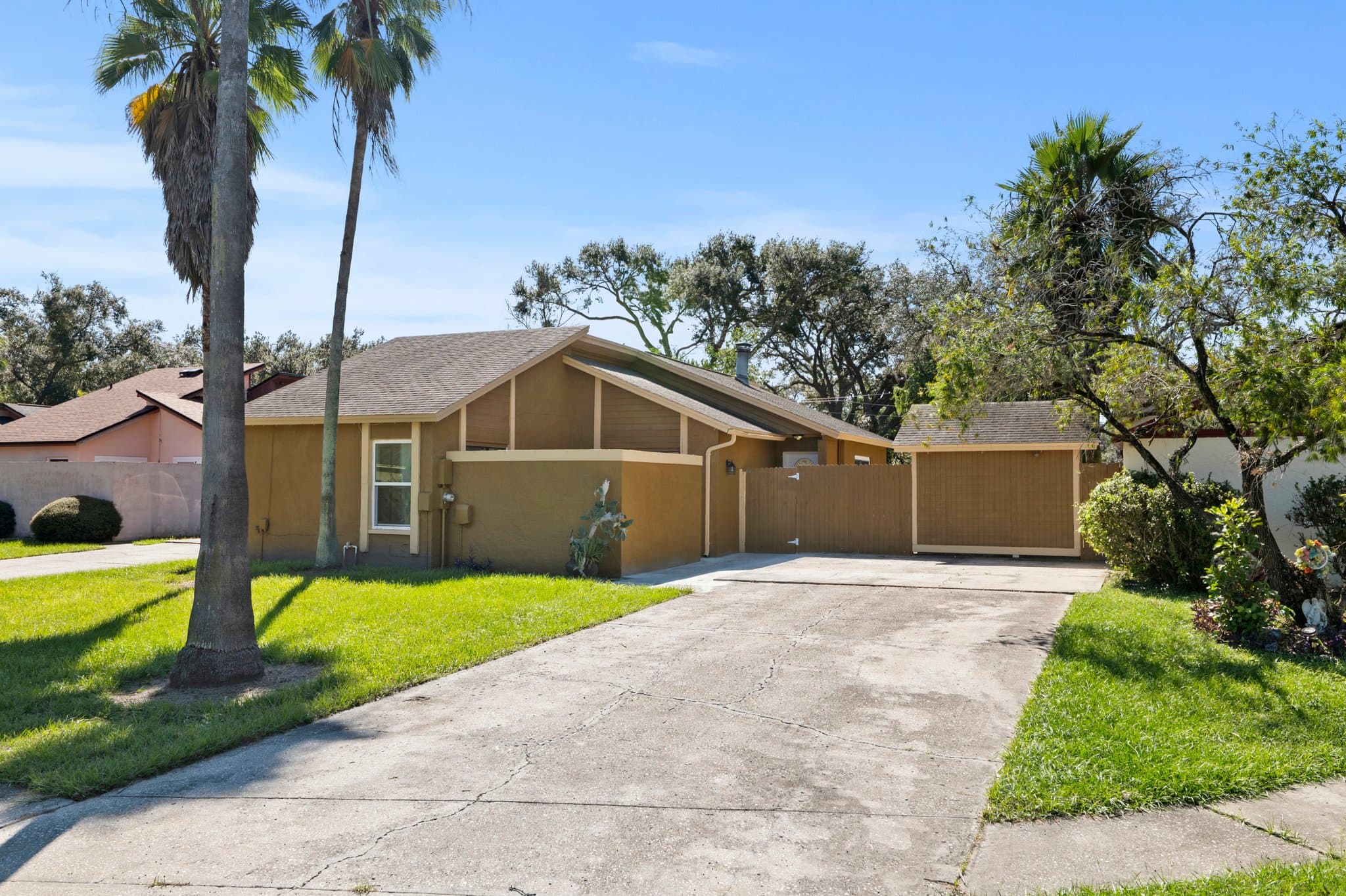 Tampa House: 1947 Gregory Dr