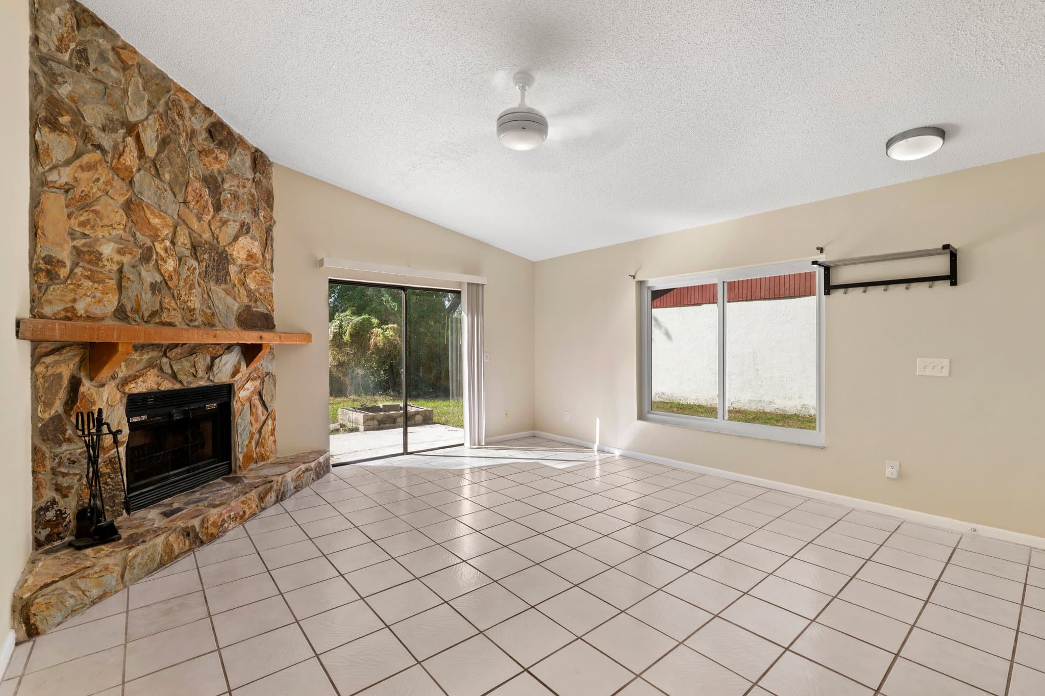 Tampa House: 1947 Gregory Dr