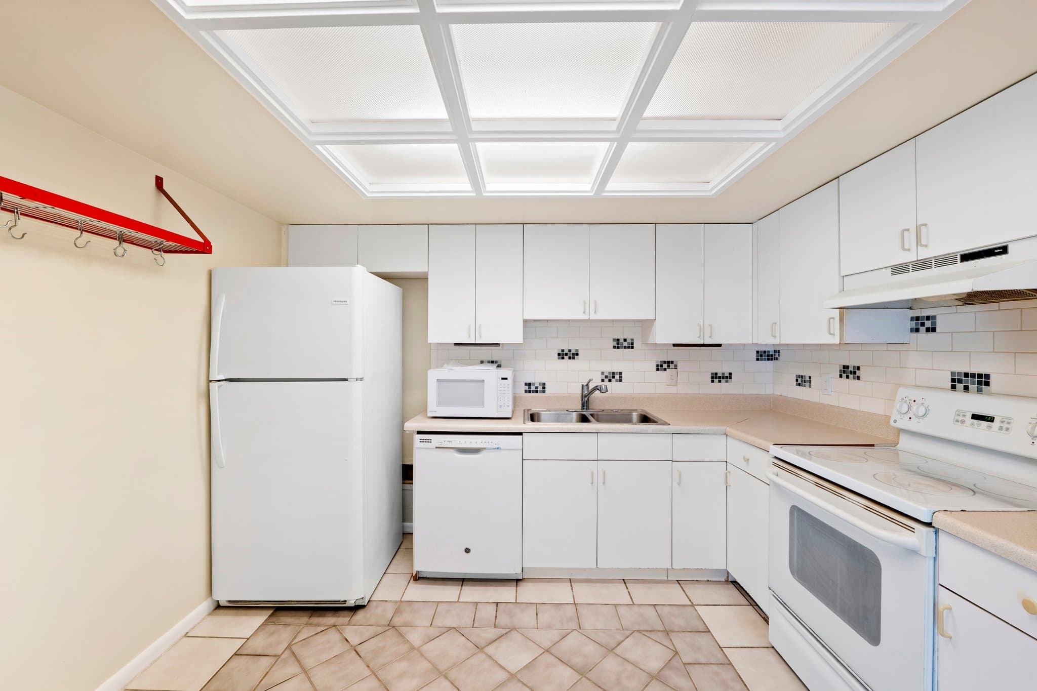 Tampa House: 1947 Gregory Dr