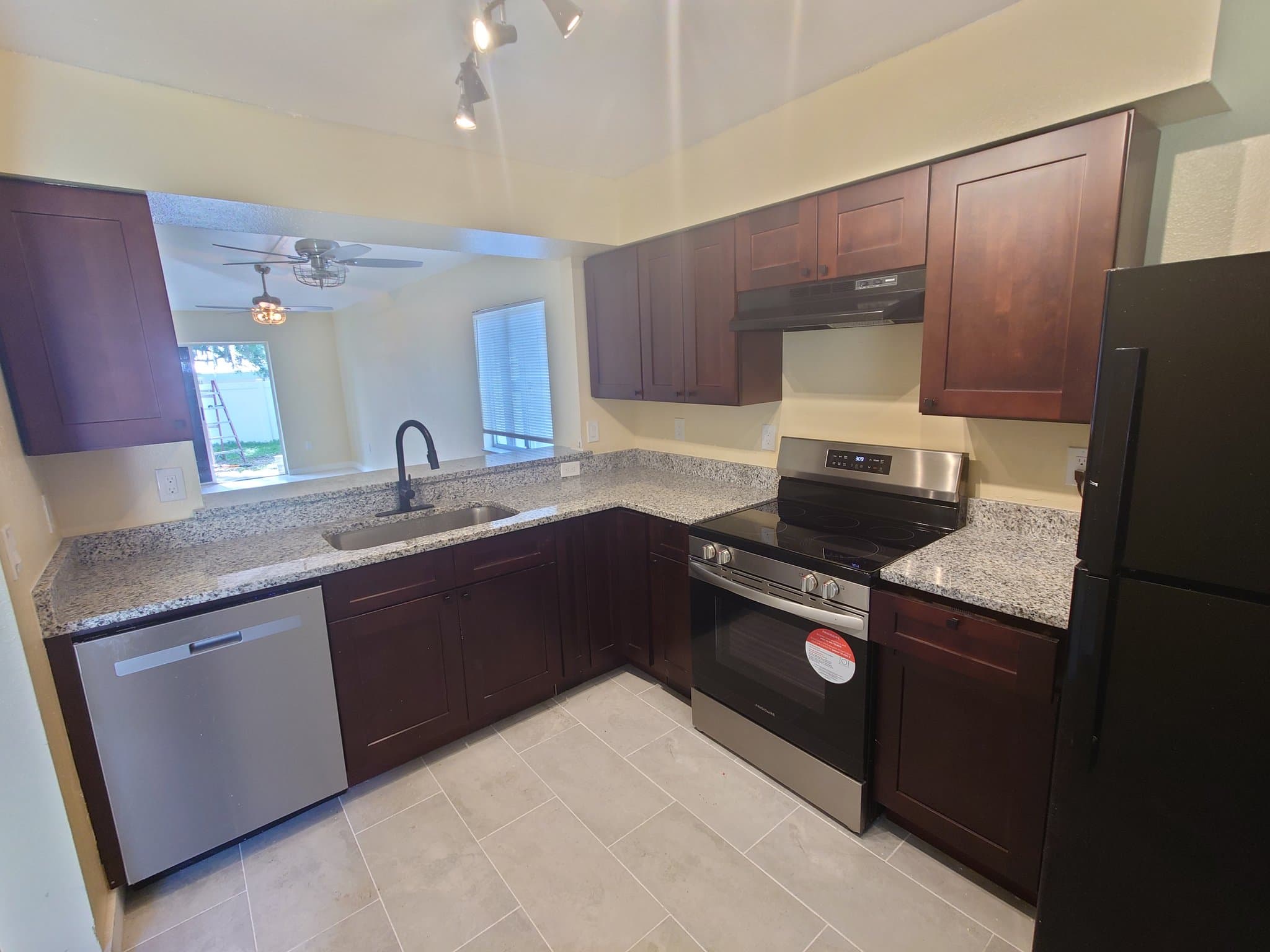 Plant City House: 403 Abigail Road