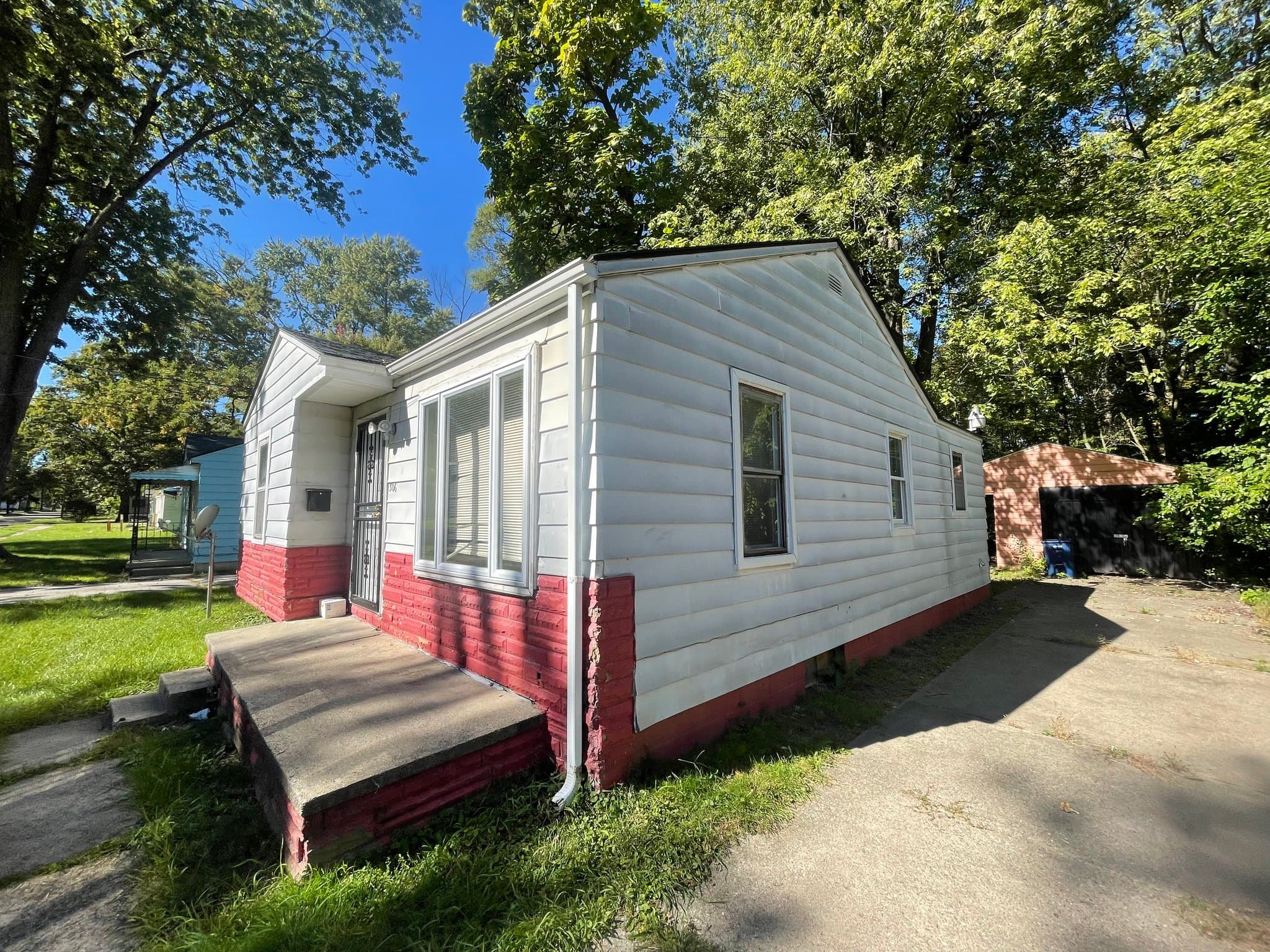 Flint House: 306 W Gracelawn Ave