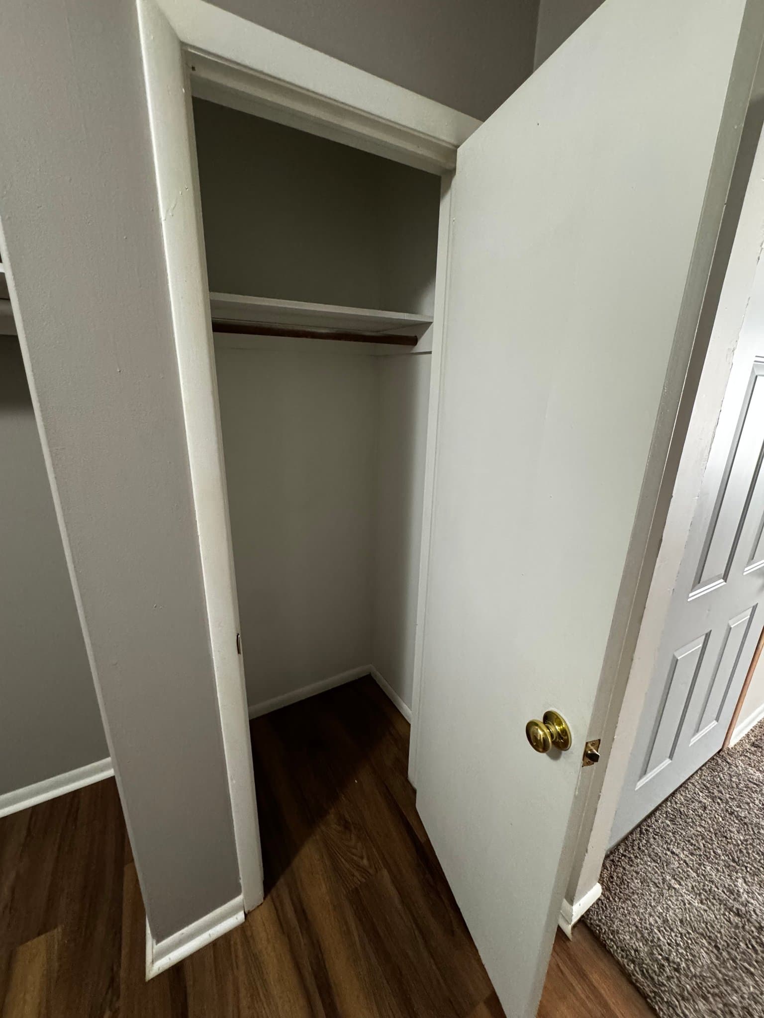 Lincoln Apartment: 1212 E Street