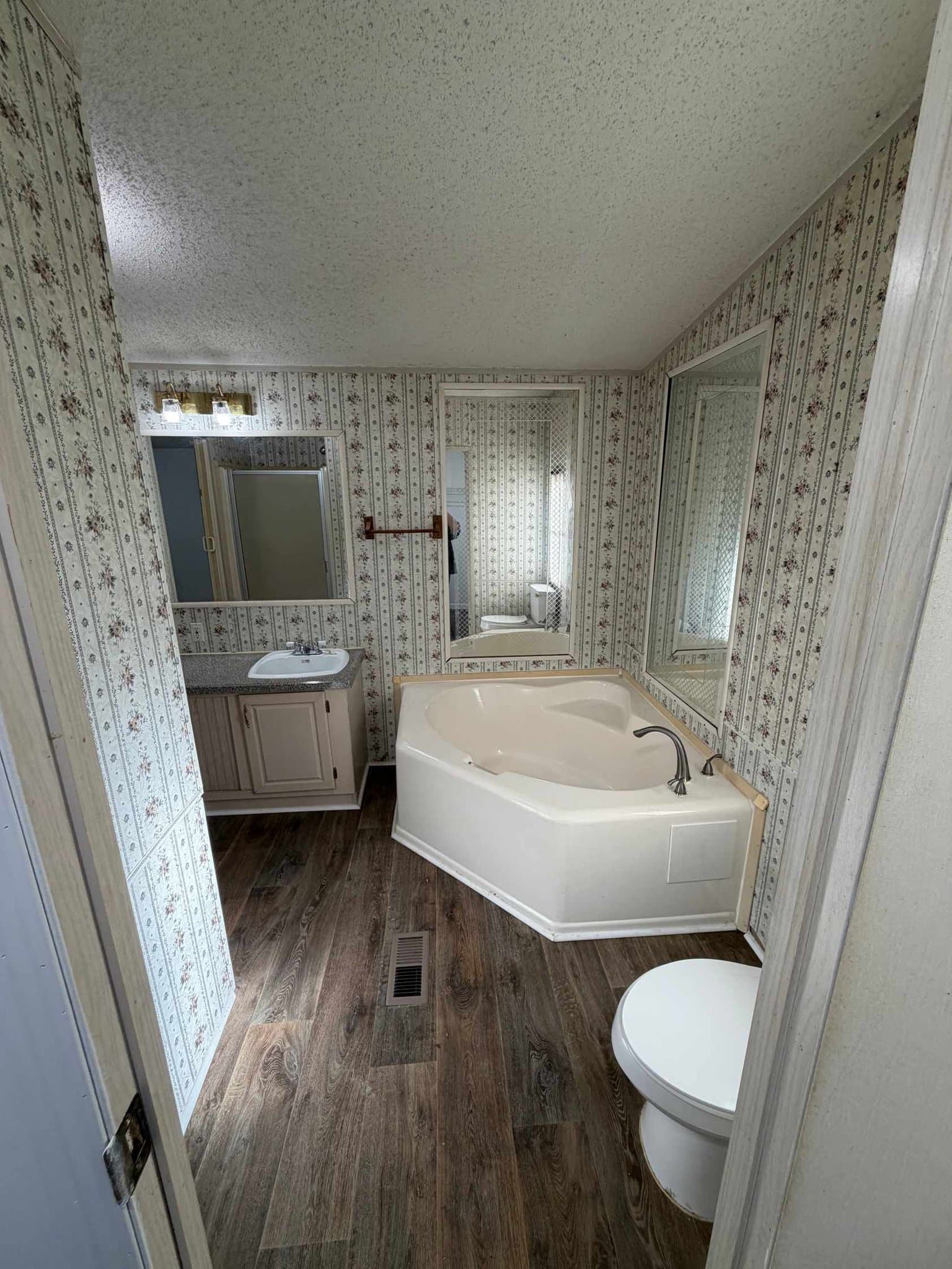 Ragland House: 261 Memory Lane