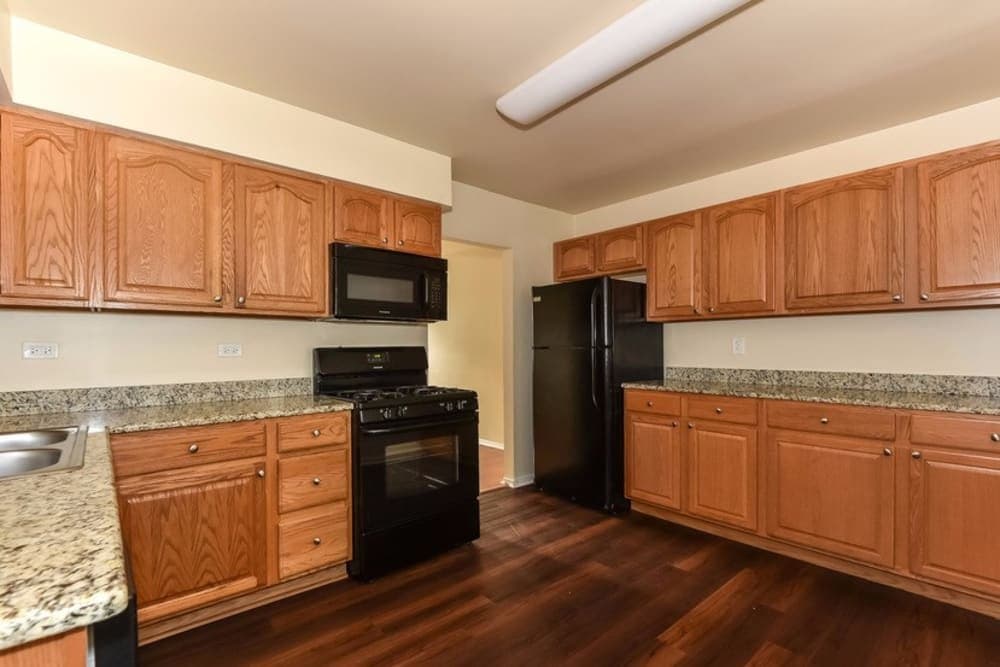 Bolingbrook House: 201 Valley Dr