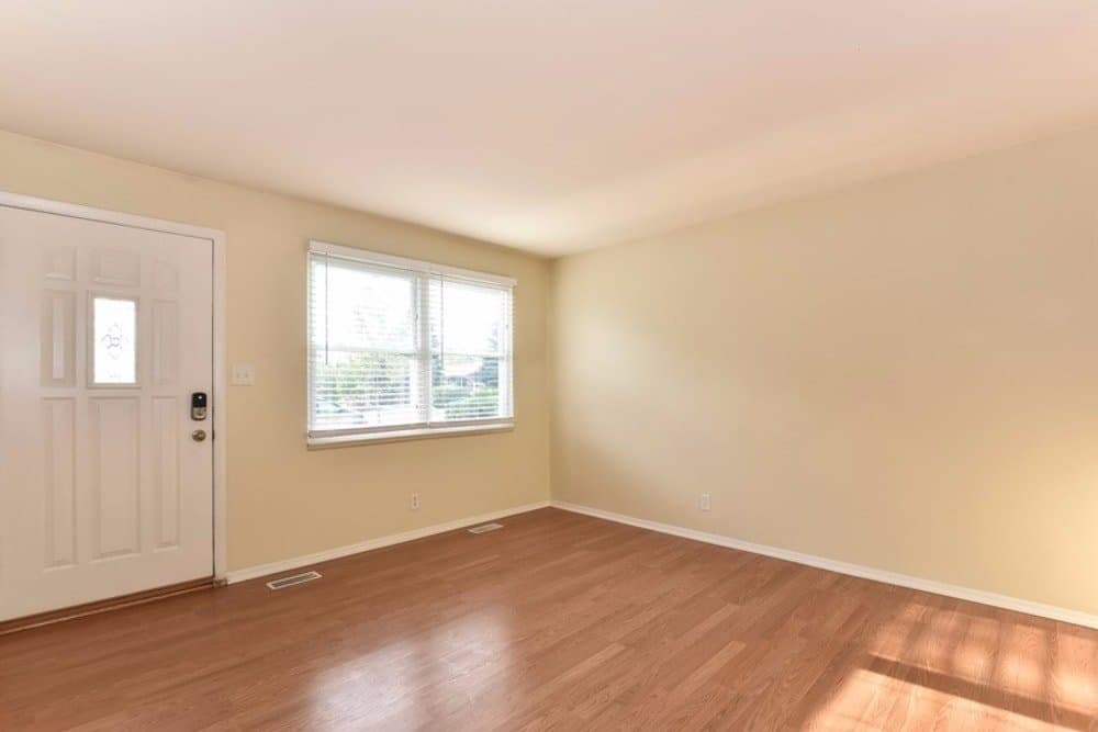 Bolingbrook House: 201 Valley Dr