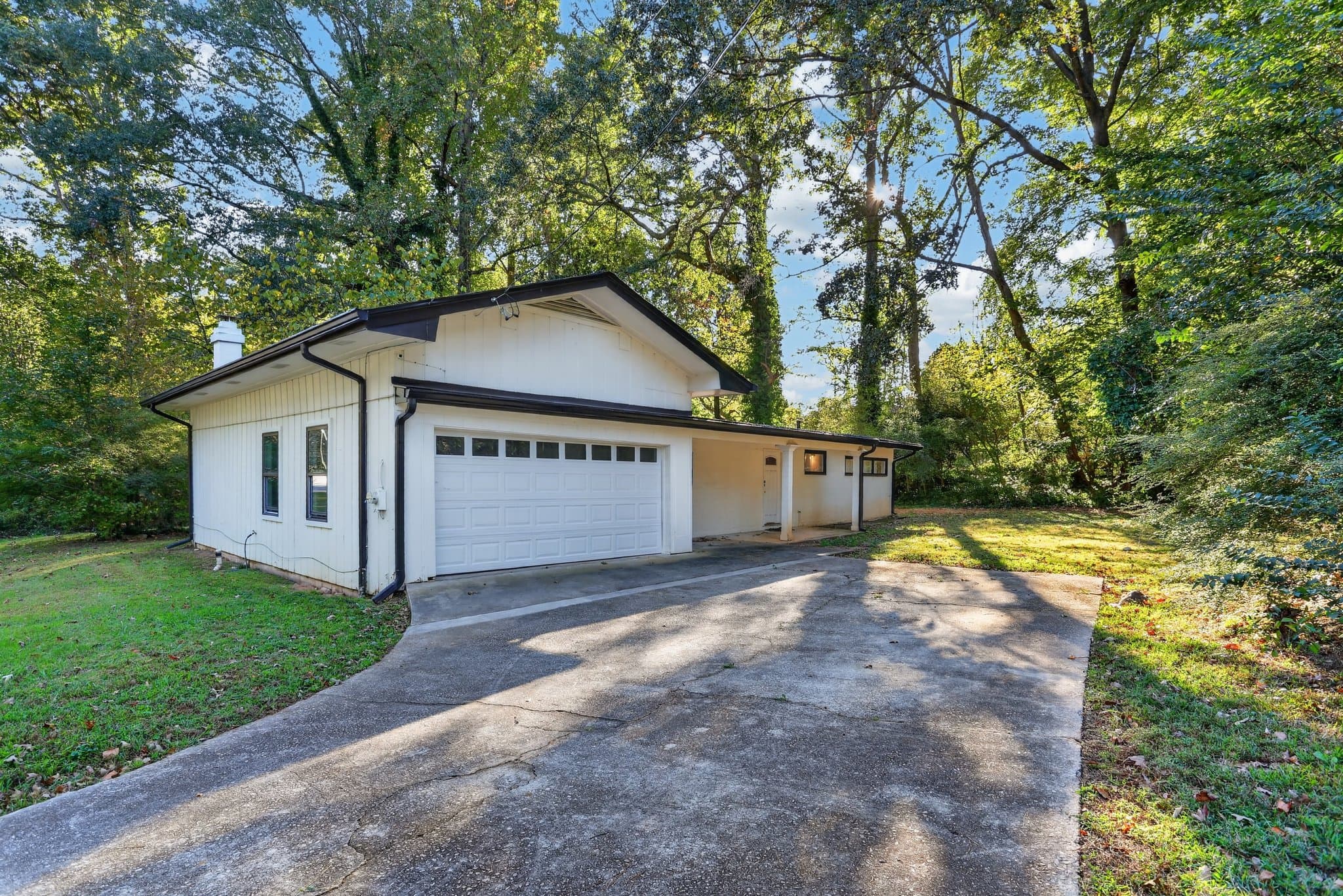 Decatur House: 4454 Thompson Mill Rd