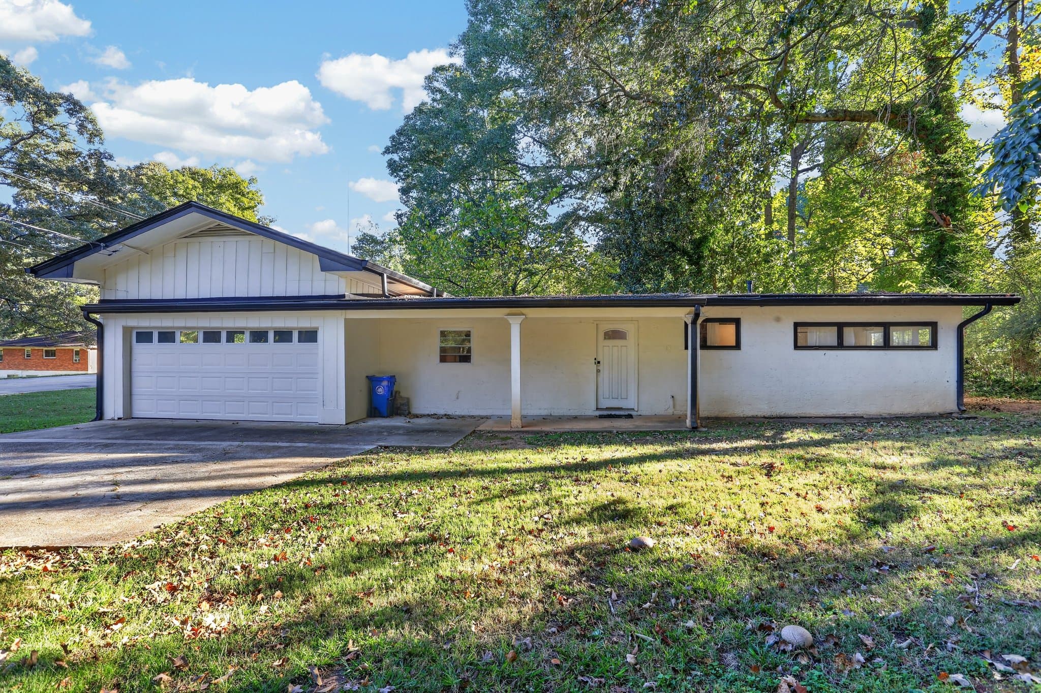 Decatur House: 4454 Thompson Mill Rd