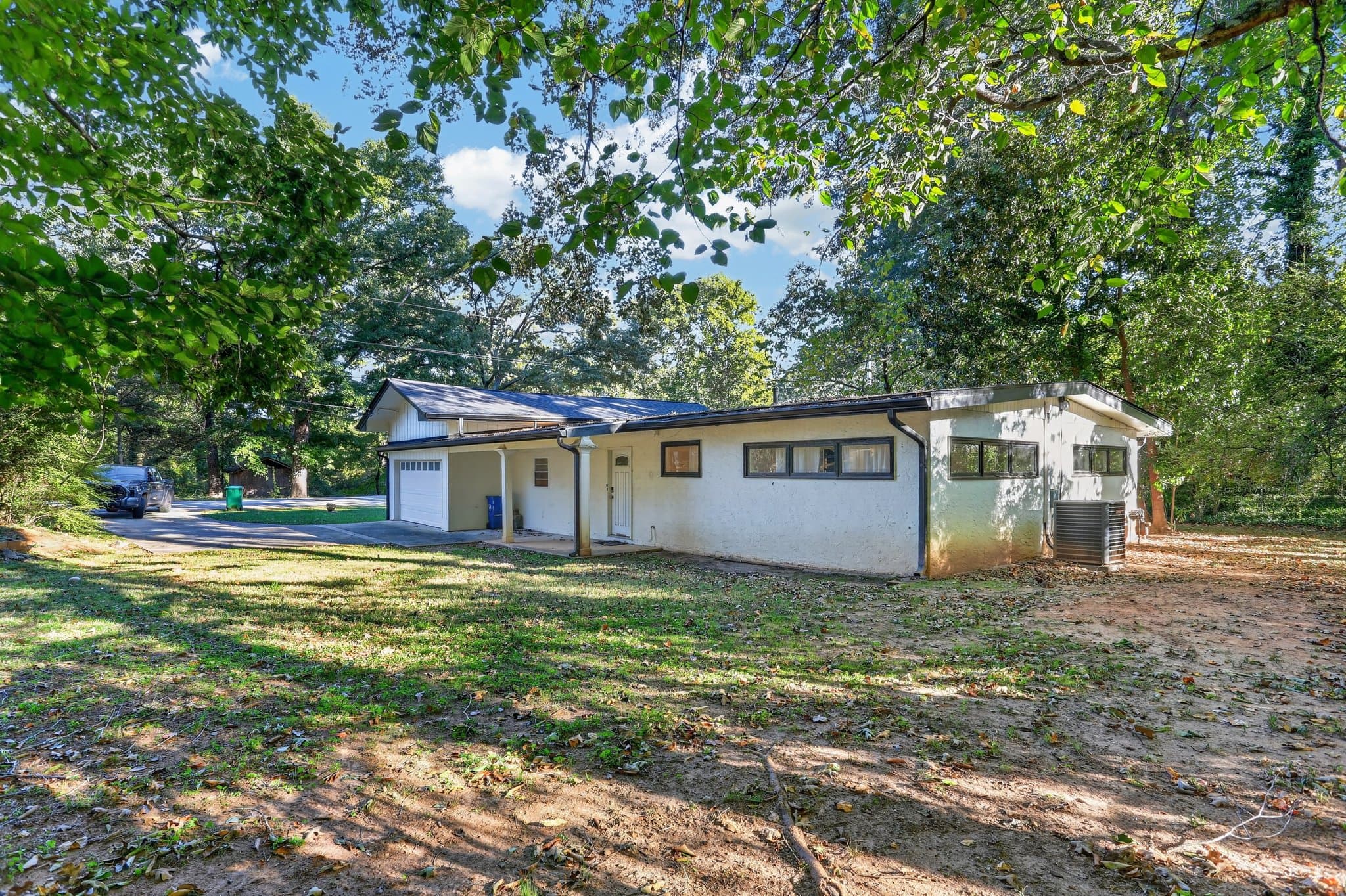 Decatur House: 4454 Thompson Mill Rd