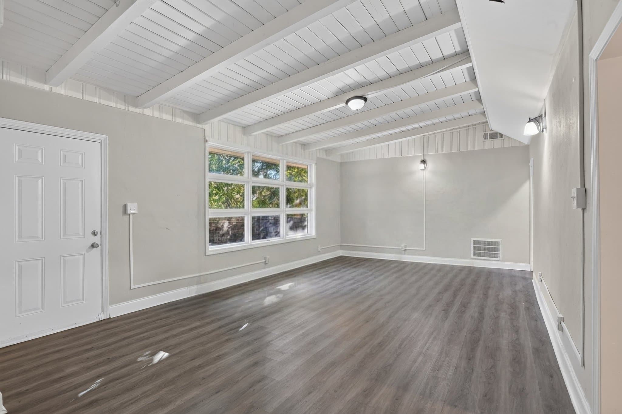 Decatur House: 4454 Thompson Mill Rd