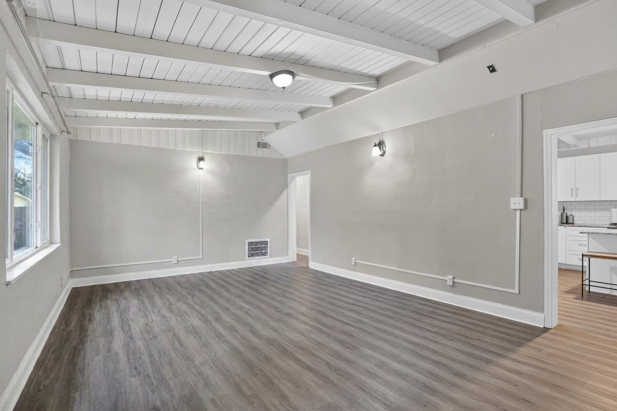 Decatur House: 4454 Thompson Mill Rd