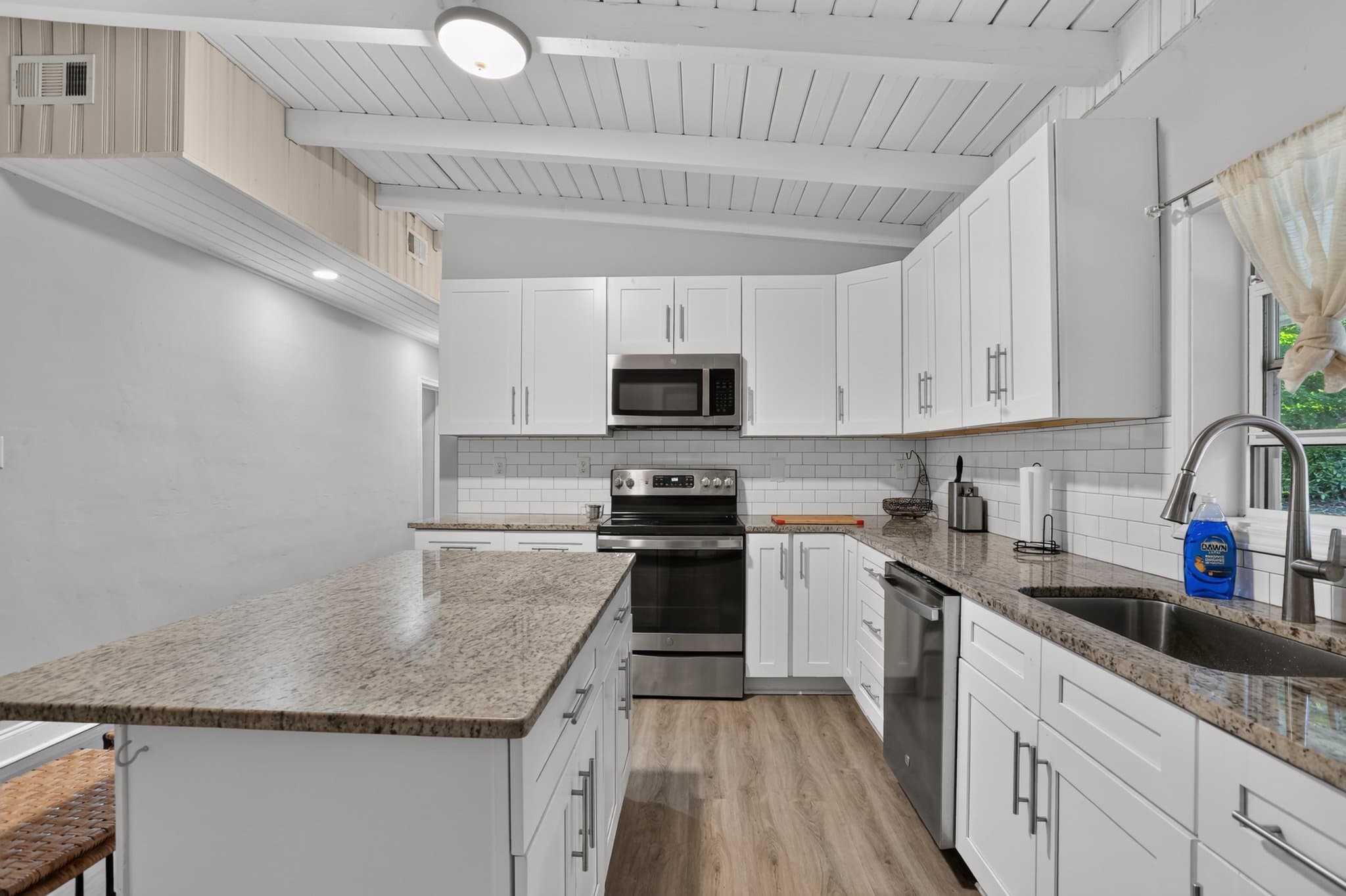 Decatur House: 4454 Thompson Mill Rd