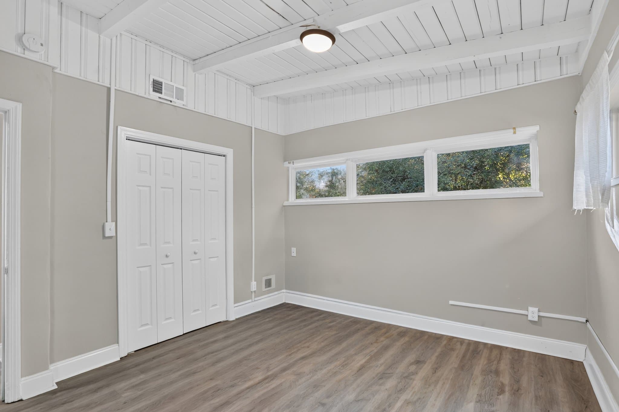 Decatur House: 4454 Thompson Mill Rd