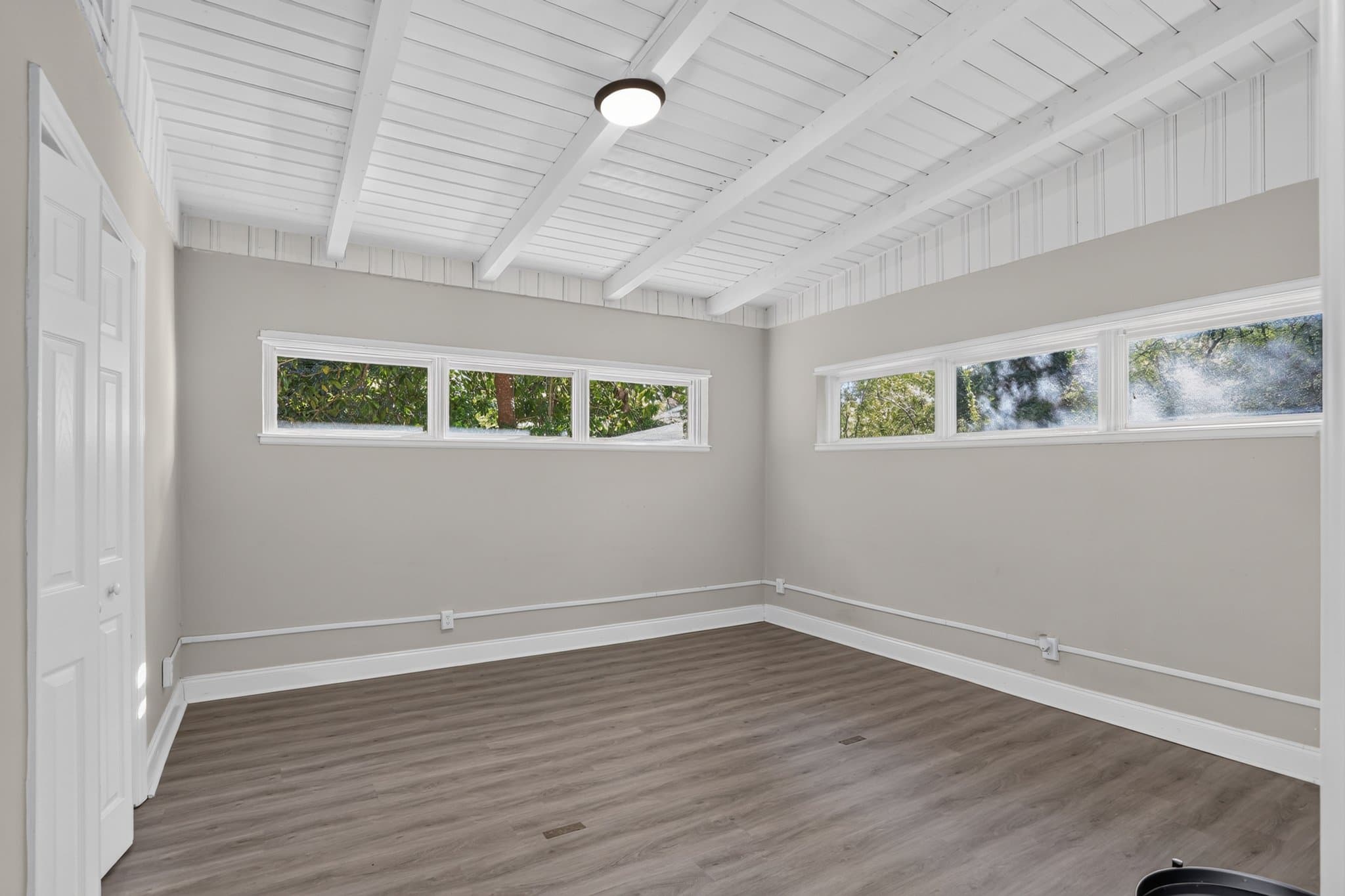 Decatur House: 4454 Thompson Mill Rd