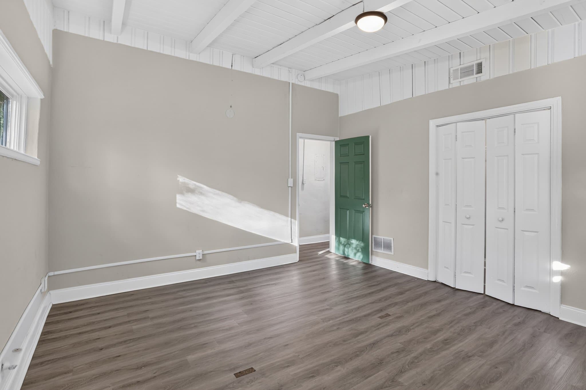 Decatur House: 4454 Thompson Mill Rd