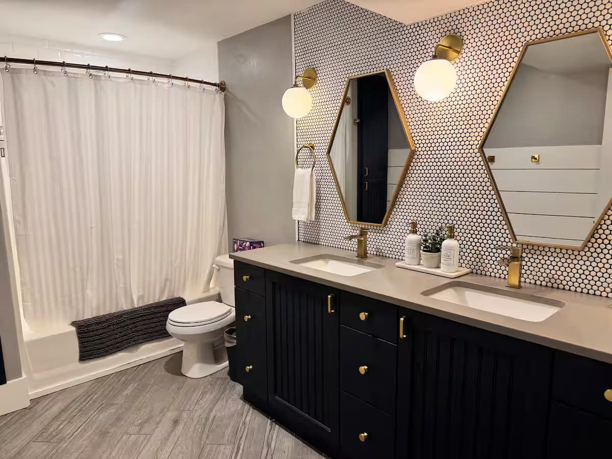 Farmington House: 246 Limousine Ct