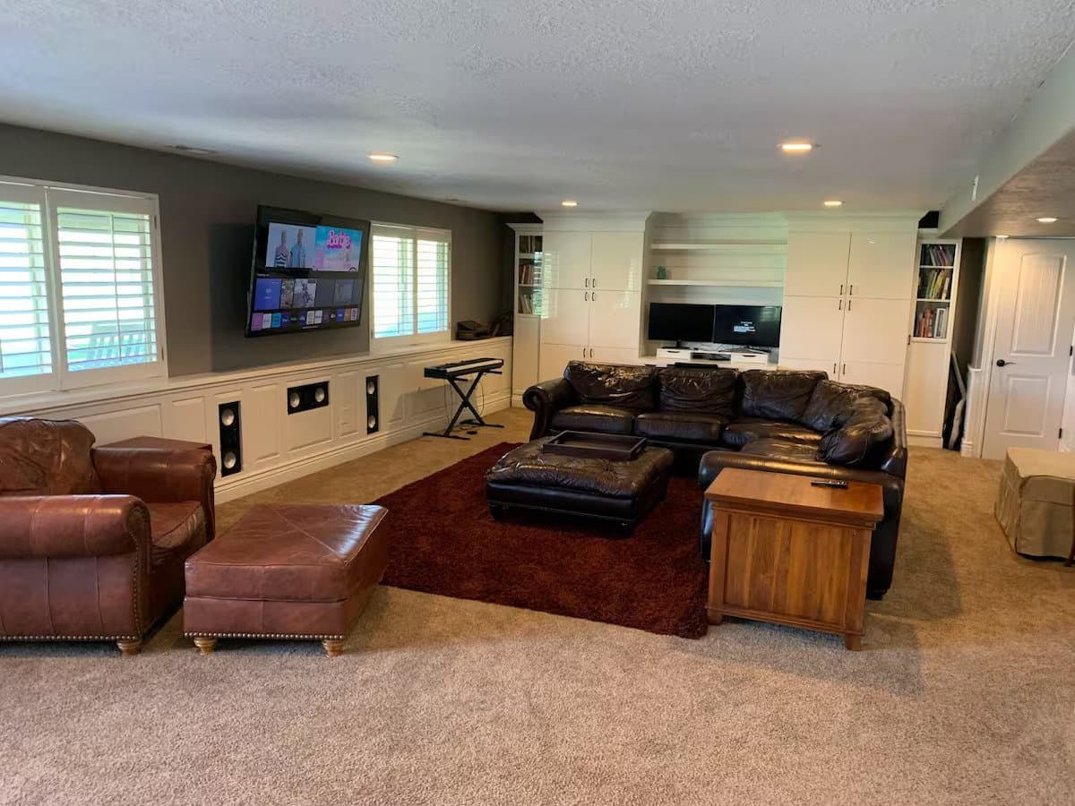 Farmington House: 246 Limousine Ct