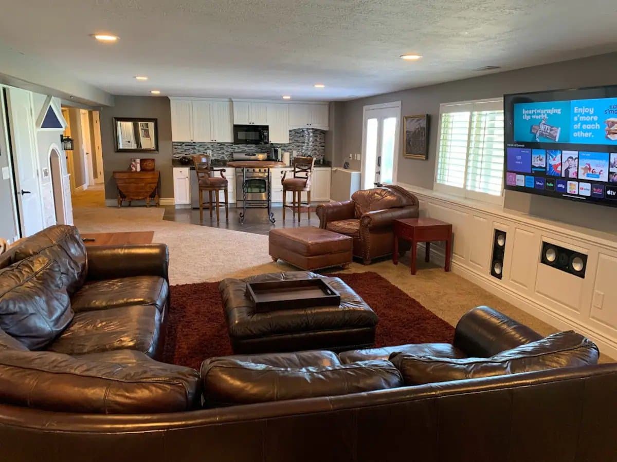 Farmington House: 246 Limousine Ct