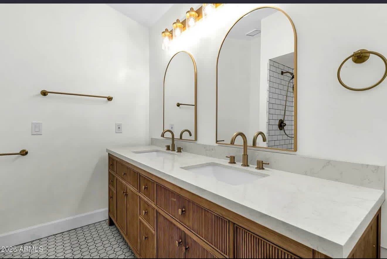 Gilbert Townhome: 170 E Guadalupe Rd