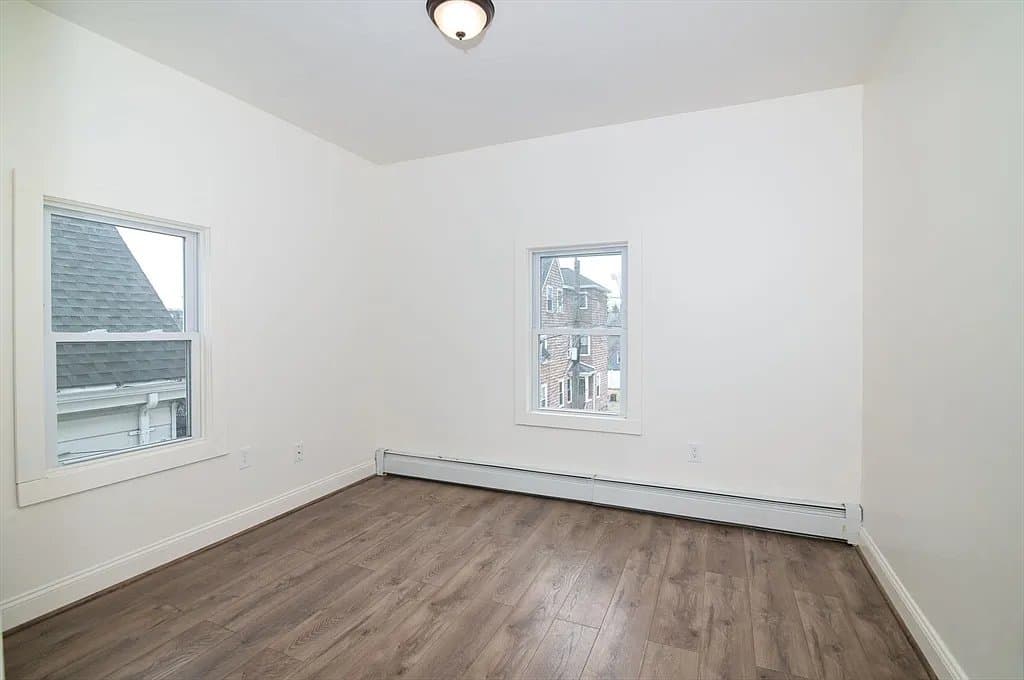 Quincy Single Room: 81 Gilbert Street