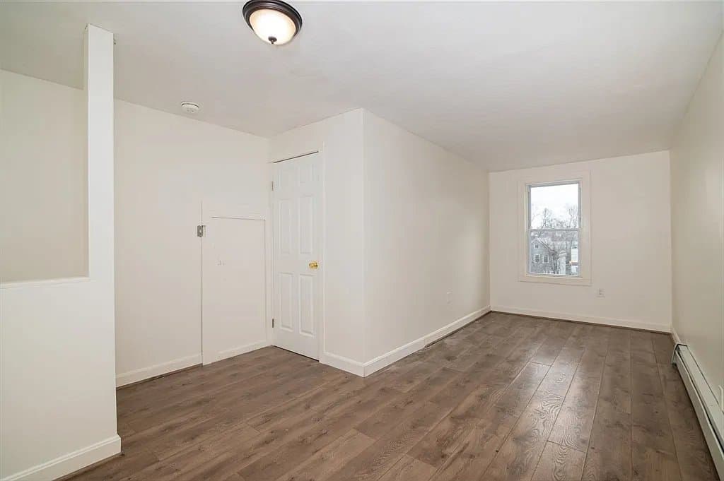 Quincy Single Room: 81 Gilbert Street