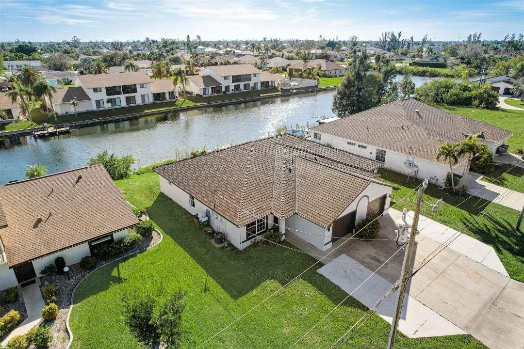 Cape Coral House: 610 SE 14th Ter