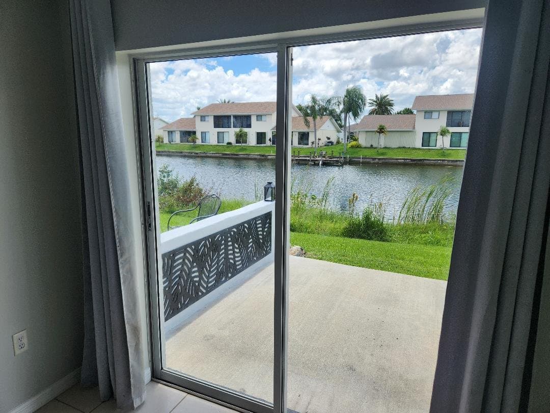 Cape Coral House: 610 SE 14th Ter