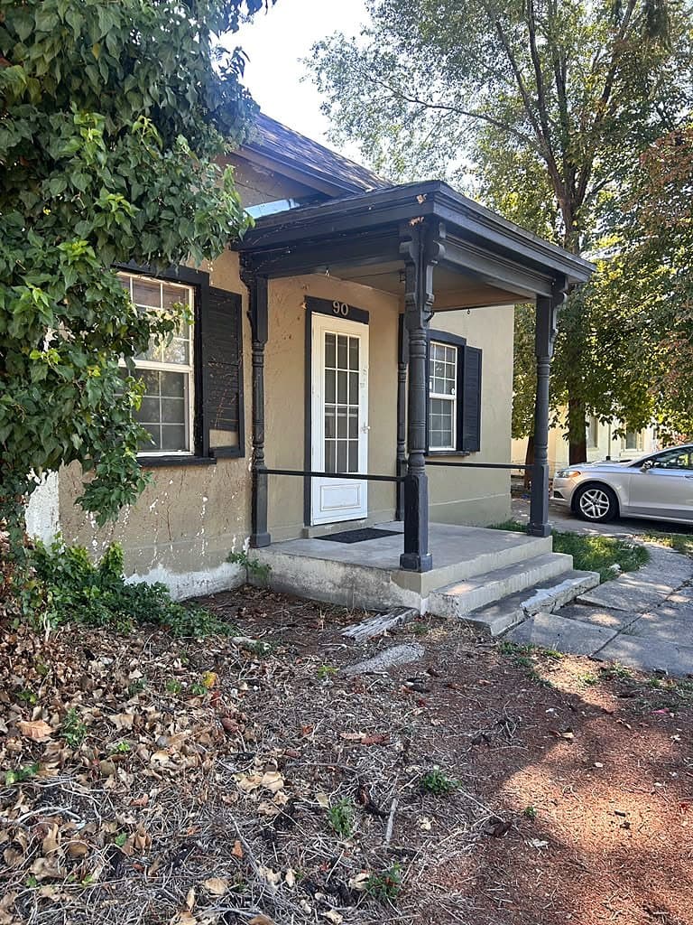 Pleasant Grove House: 90 N 200 E