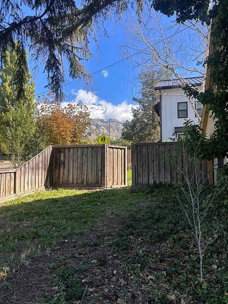 Pleasant Grove House: 90 N 200 E
