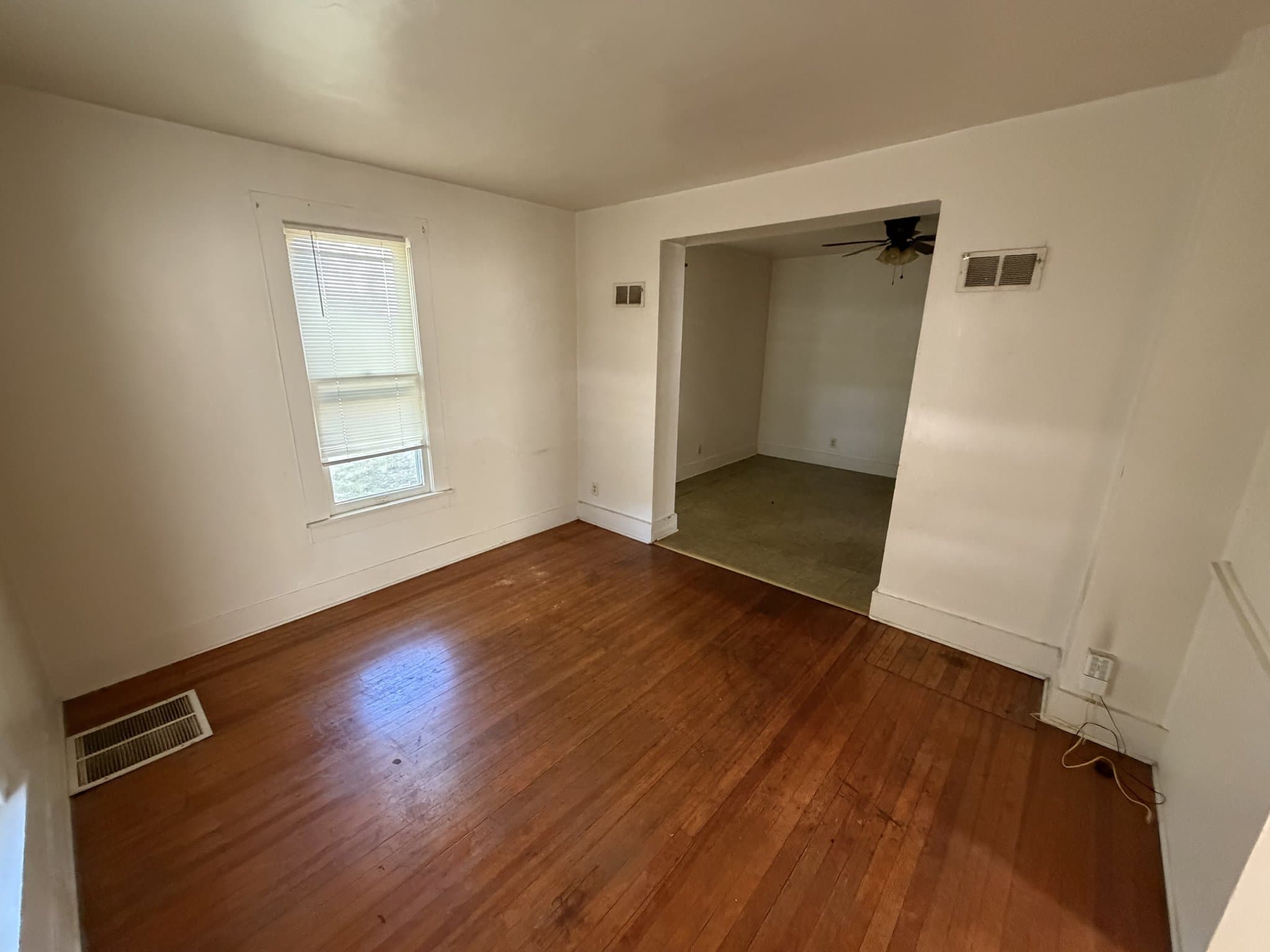 Saint Louis House: 136 S Clark Ave
