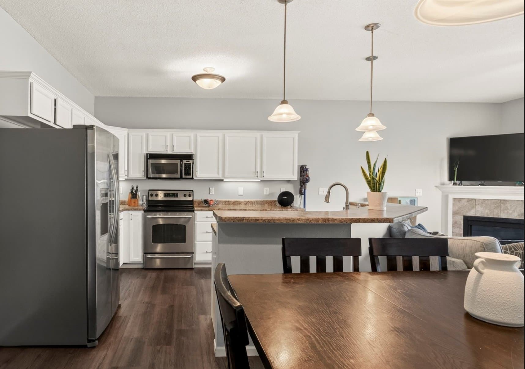 North Liberty Townhome: 420 Glenmoor Pl