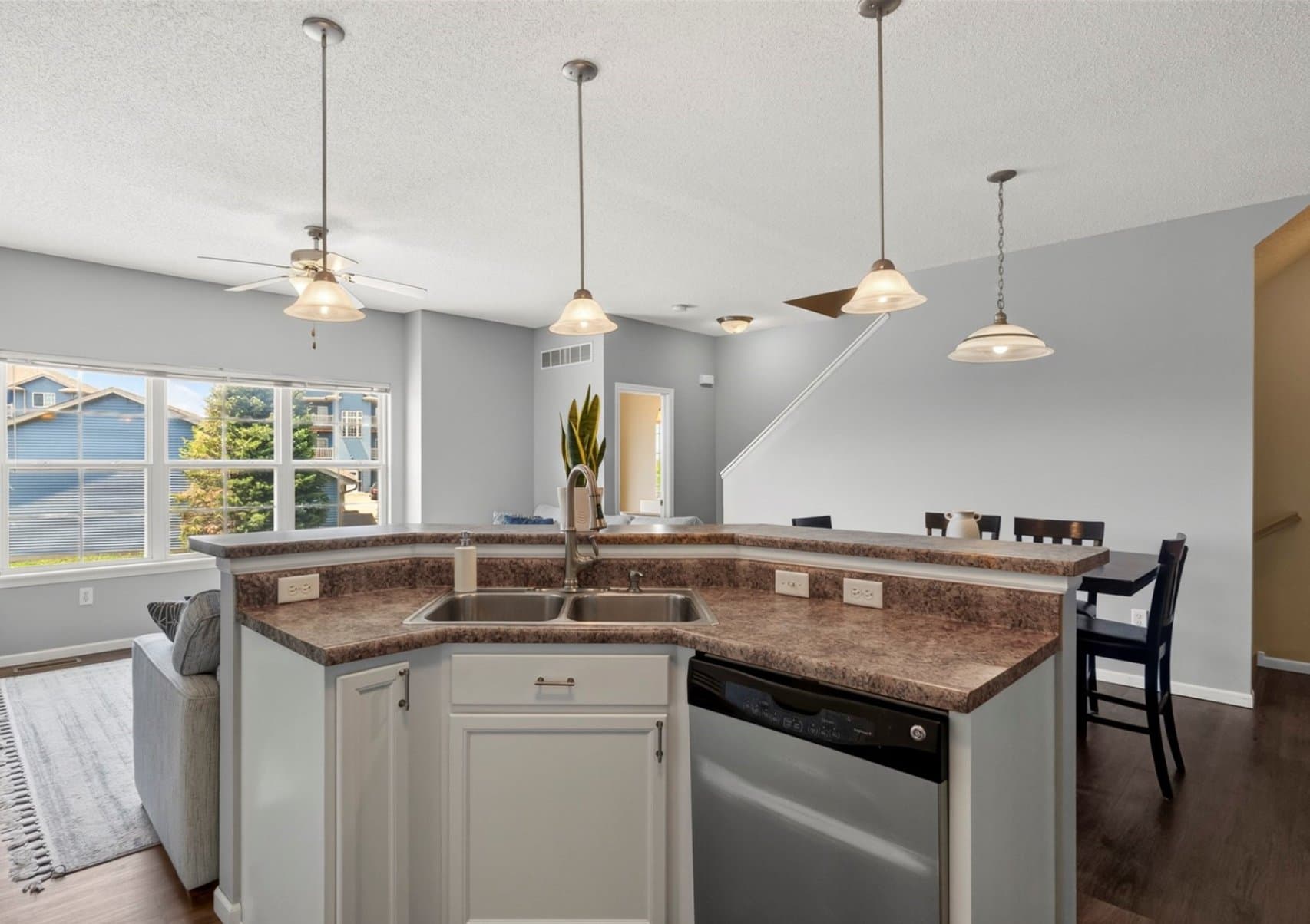 North Liberty Townhome: 420 Glenmoor Pl