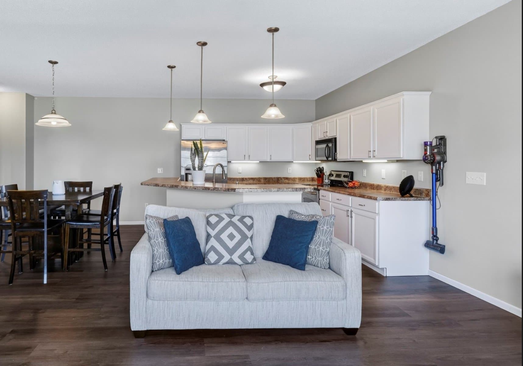 North Liberty Townhome: 420 Glenmoor Pl