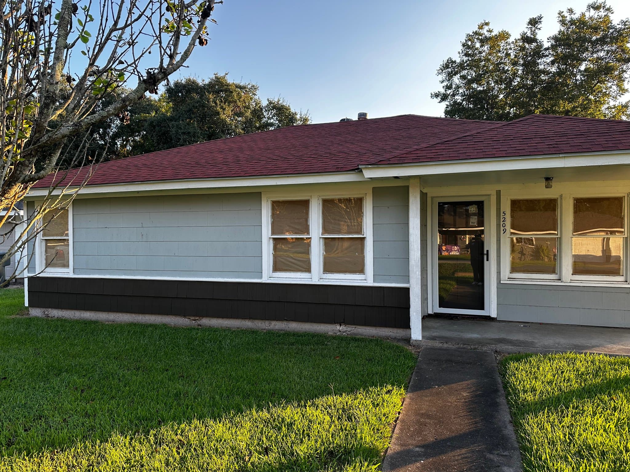 Groves House: 5209 Main Ave