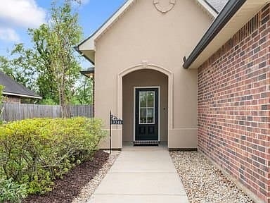 Baton Rouge House: 9346 Falling Oak Dr