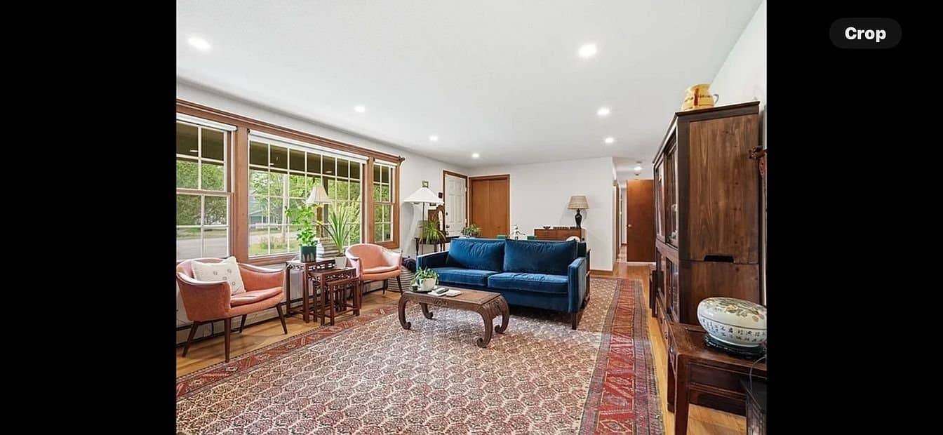 Hadley House: 73 N Maple St