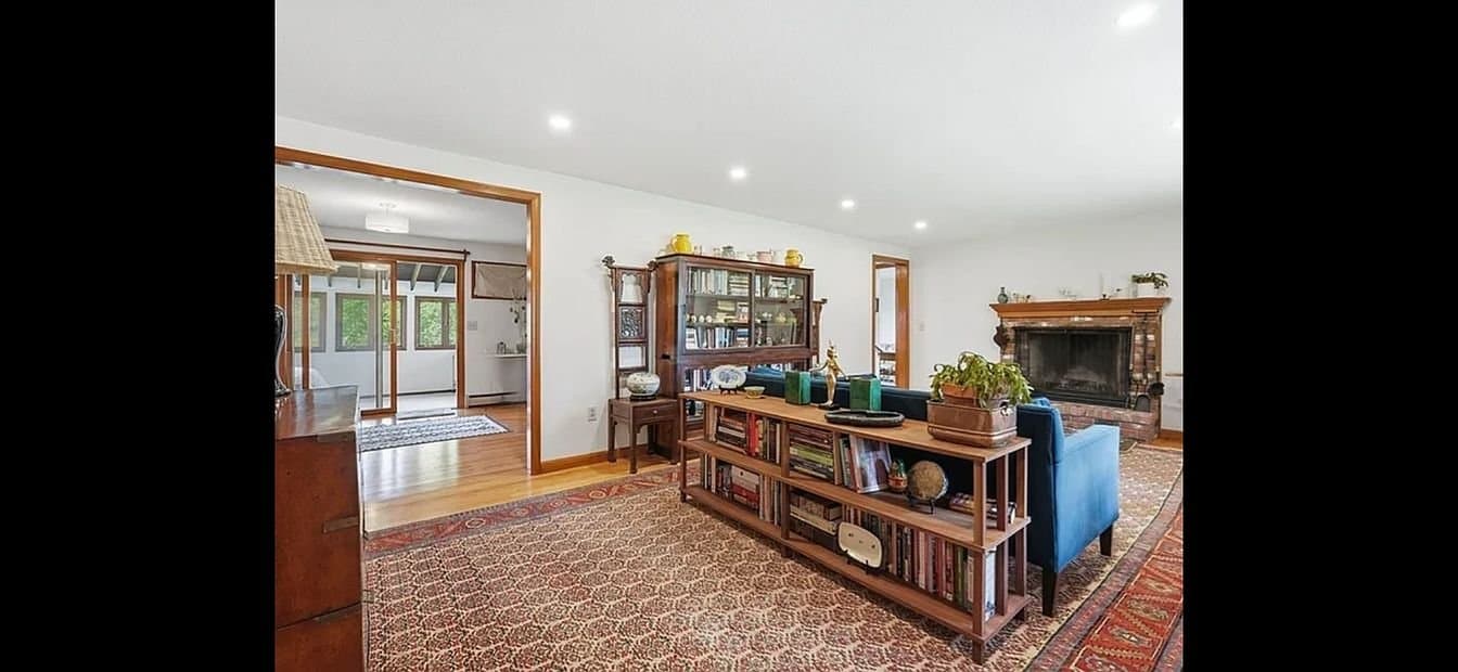 Hadley House: 73 N Maple St